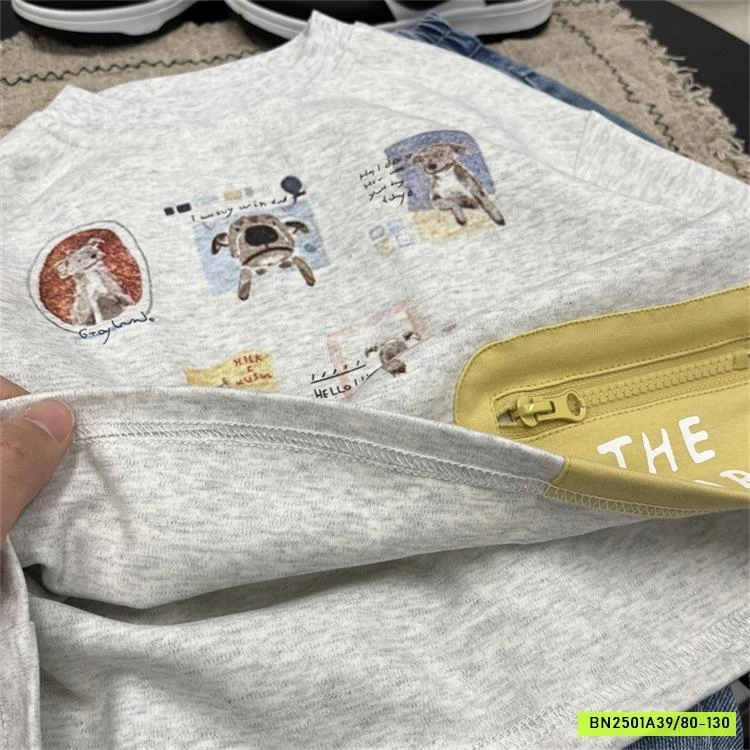 ÁO THUN HÌNH TÚI KHÓA BỤNG