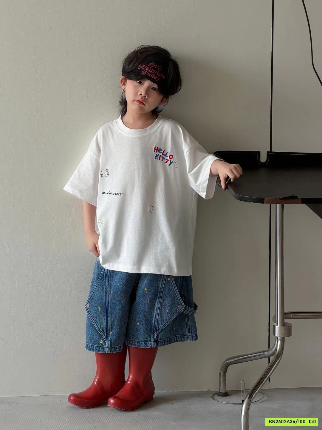 THUN TRẮNG CHỮ MIX SHORT VẢY SƠN