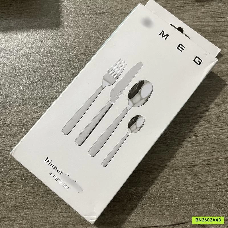 BỘ DAO MUỖNG NĨA 4 MÓN SMEG