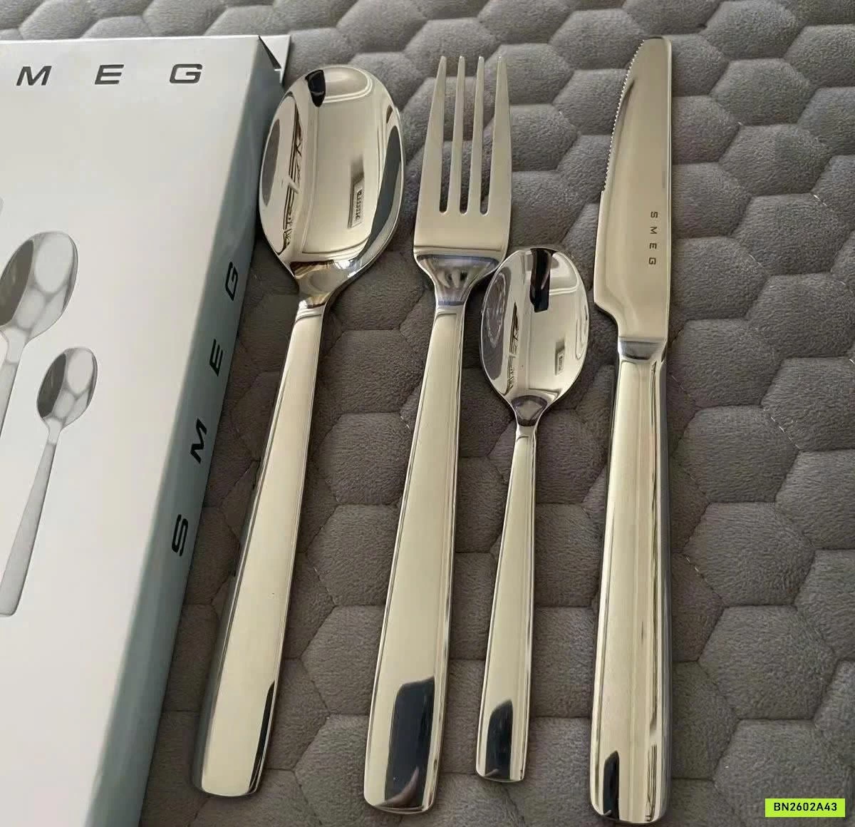 BỘ DAO MUỖNG NĨA 4 MÓN SMEG