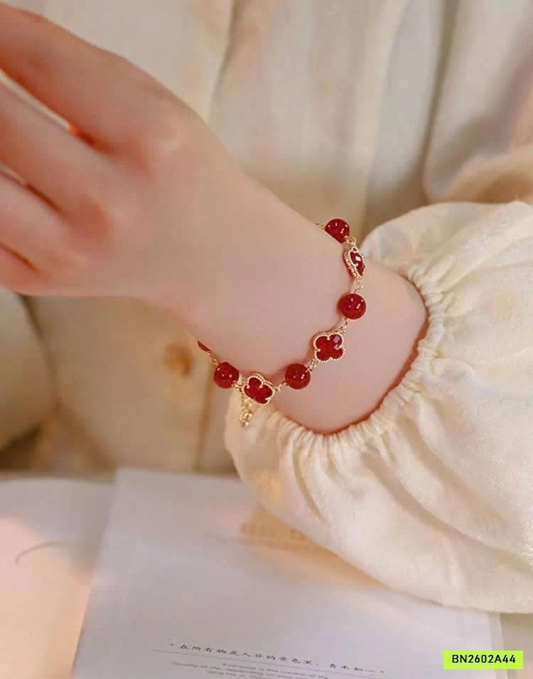 VÒNG TAY ĐỎ MAY MẮN AGOVSKI