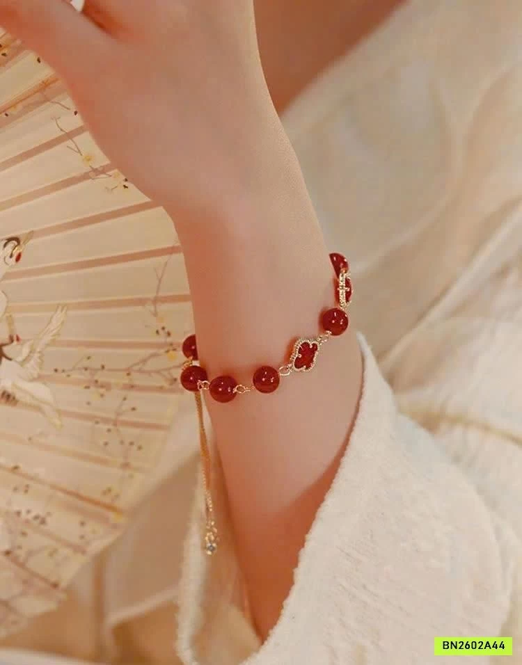 VÒNG TAY ĐỎ MAY MẮN AGOVSKI