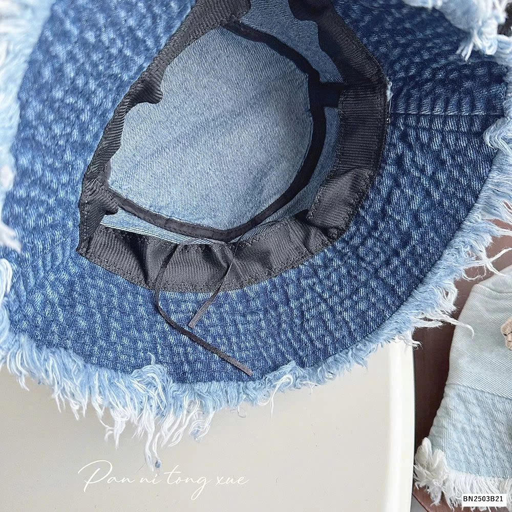 BUCKET JEANS GẮN THỎ