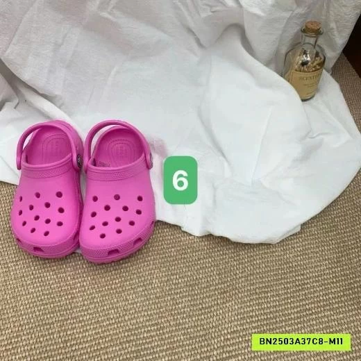 DÉP SỤC CROCS GIA ĐÌNH
