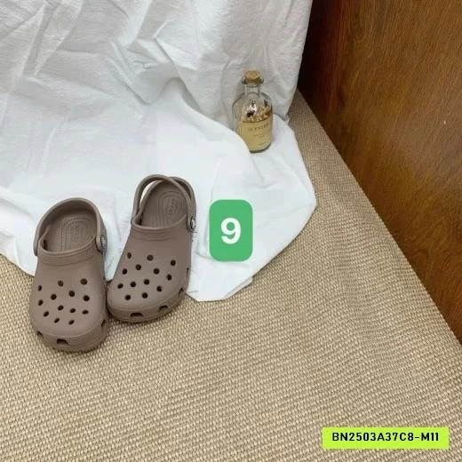 DÉP SỤC CROCS GIA ĐÌNH