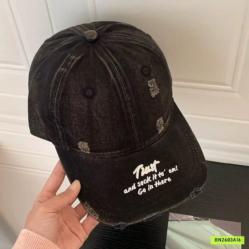 MŨ KẾT CHỮ NỔI