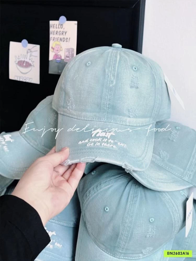 MŨ KẾT CHỮ NỔI