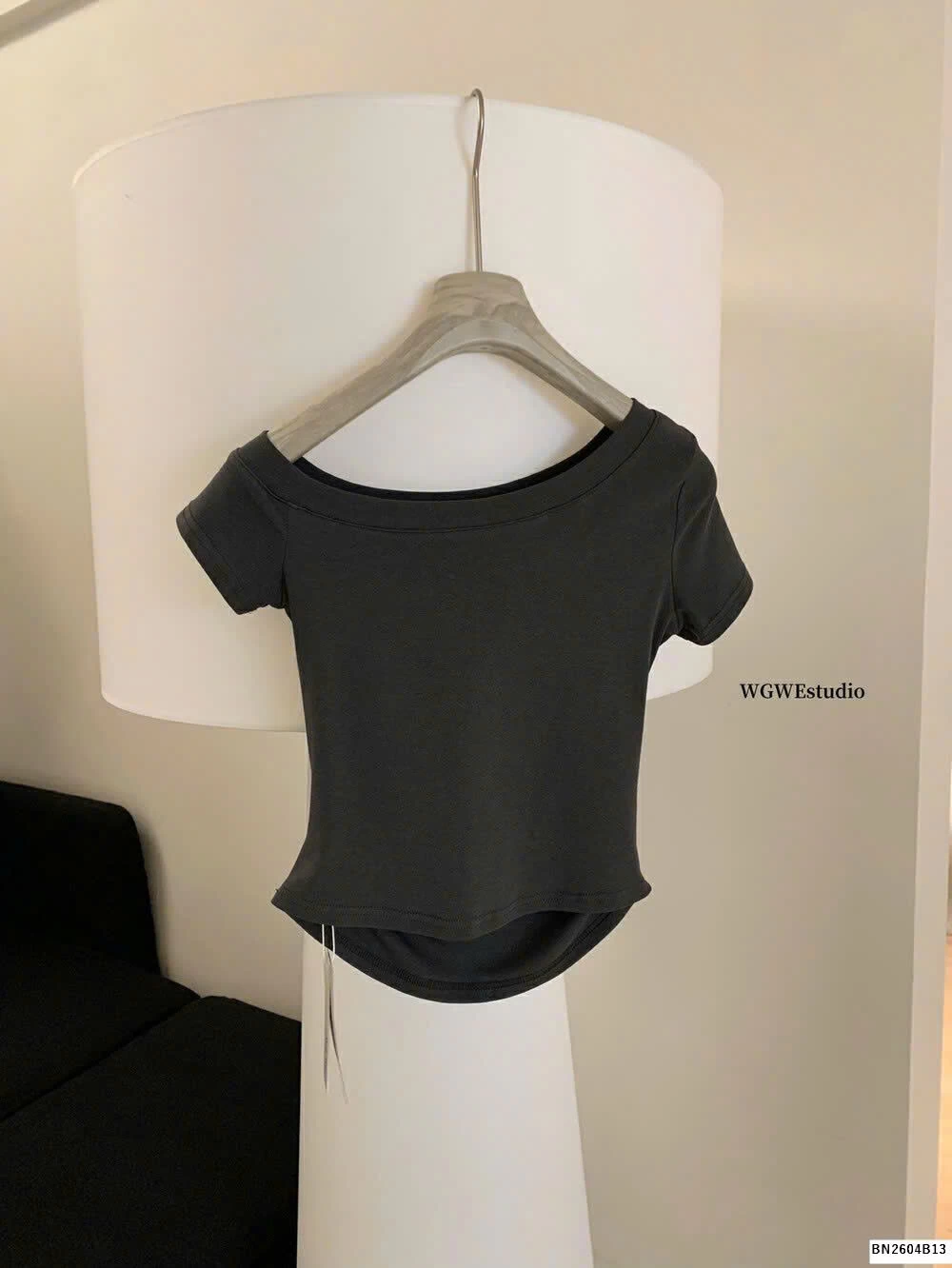 ÁO THUN LỆCH VAI WGWE