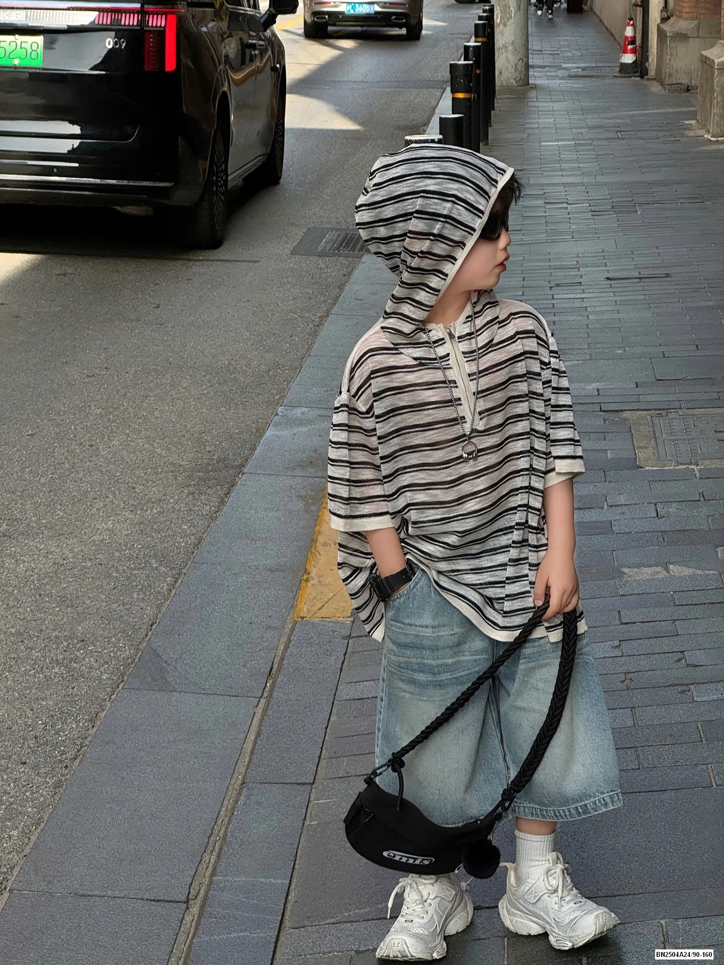 HOODIE XƯỚC KHÓA CỔ NGẮN TAY