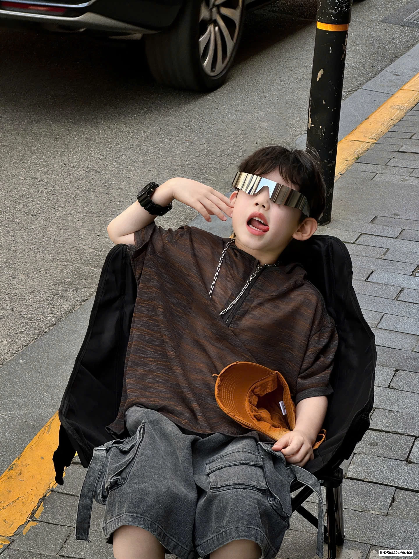 HOODIE XƯỚC KHÓA CỔ NGẮN TAY