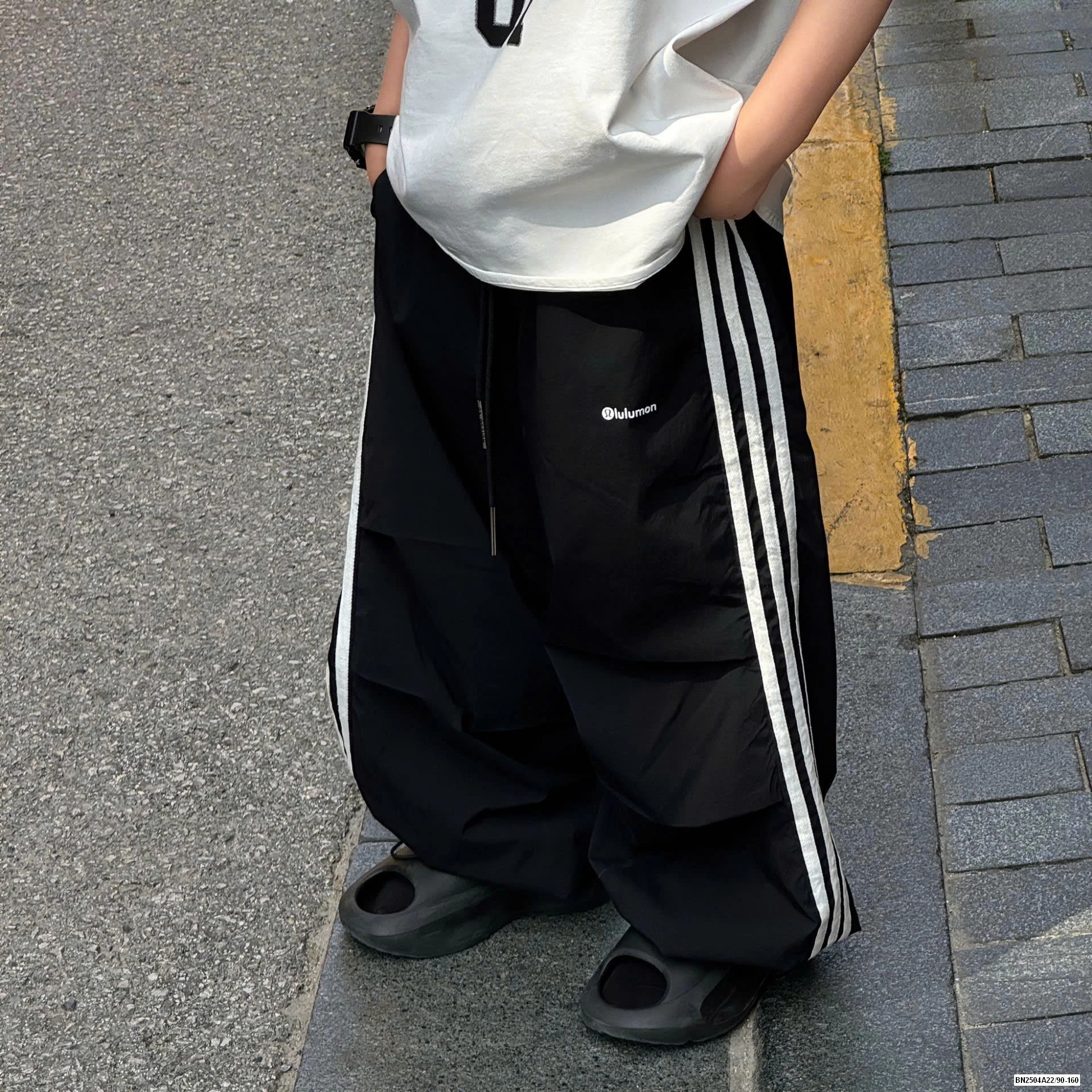 JOGGER GIÓ SỌC BÊN