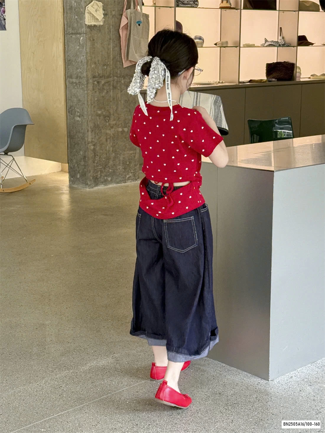 ÁO THUN CHẤM BI KHOÉT LƯNG