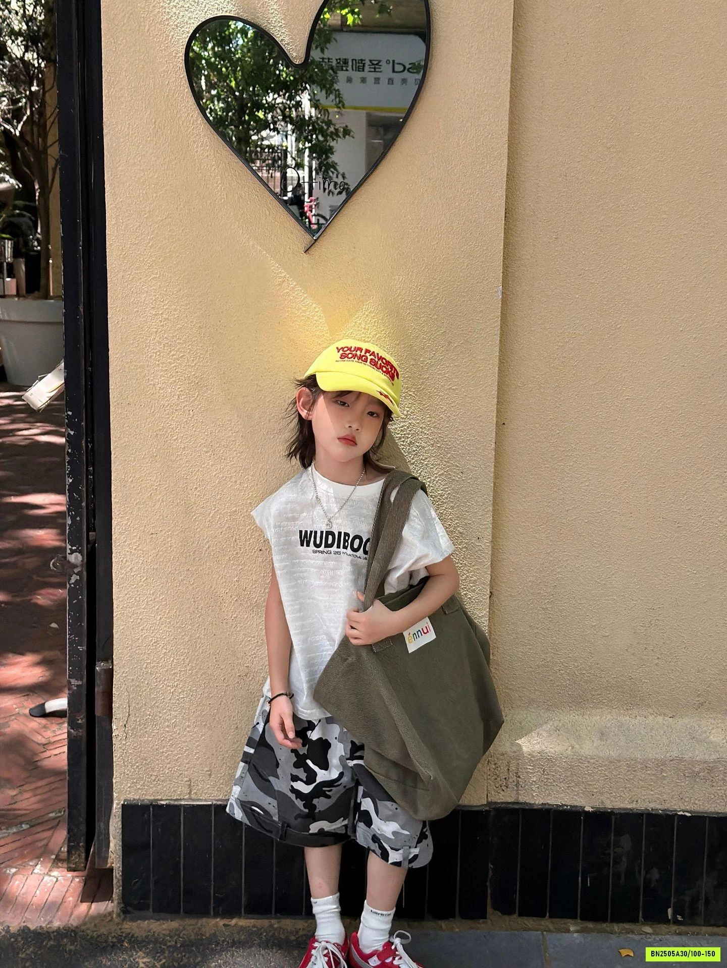 TANKTOP IN CHỮ NỔI PLANET