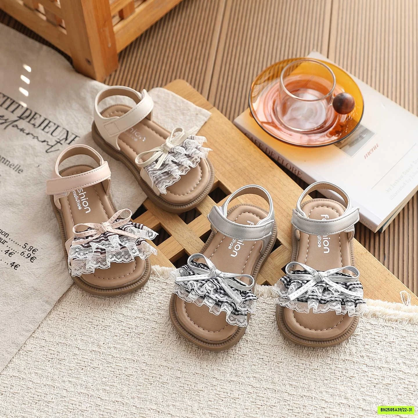 SANDAL QUAI VIỀN REN CARO
