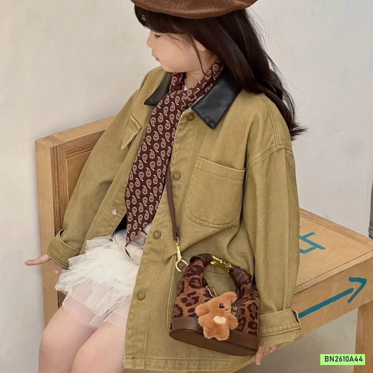 TÚI XÁCH KÈM MÓC GẤU NÂU