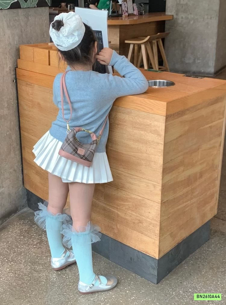 TÚI XÁCH KÈM MÓC GẤU NÂU