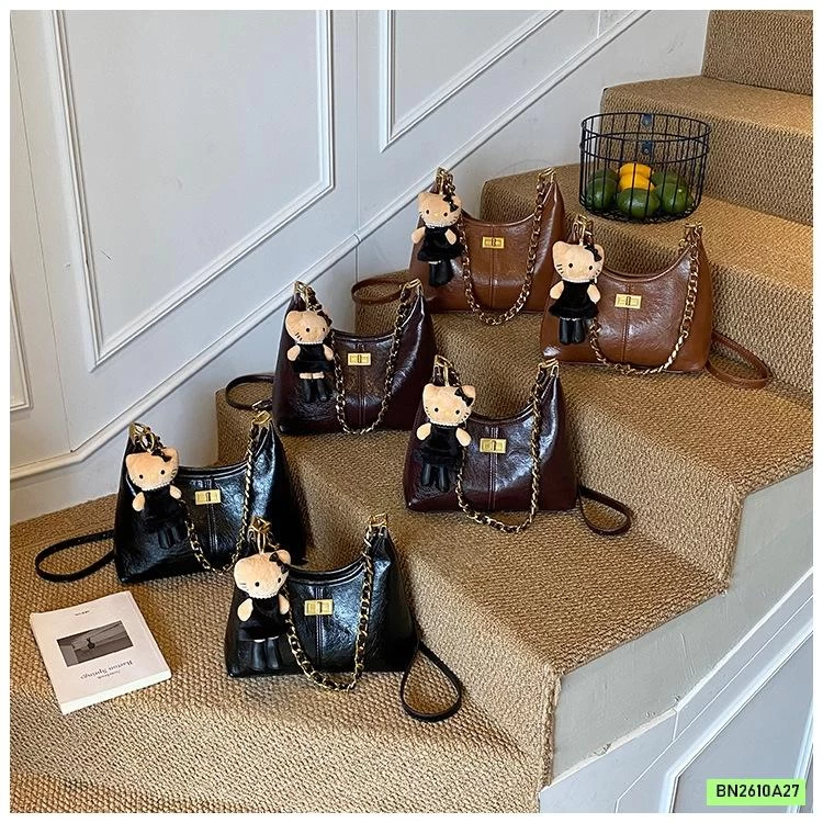 TÚI DA ĐEO CHÉO KÈM MÓC GẤU