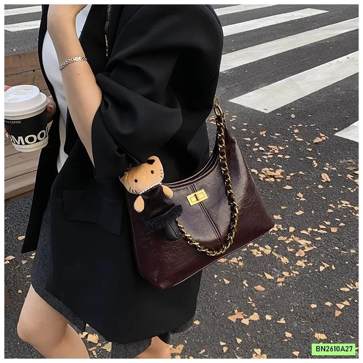 TÚI DA ĐEO CHÉO KÈM MÓC GẤU