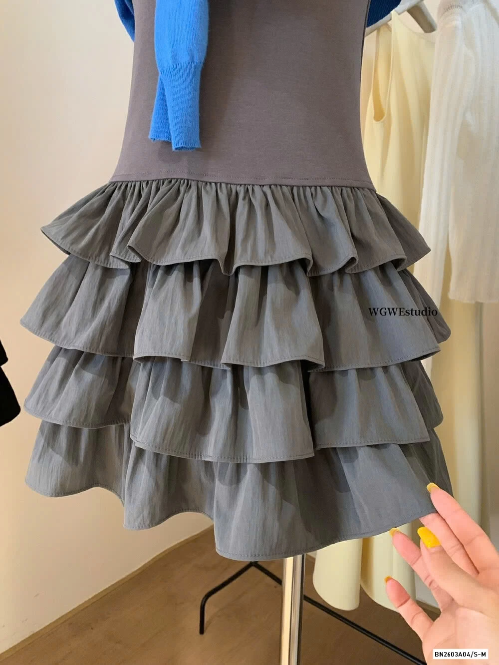 VÁY SÁT NÁCH CHÂN LY XẾP TẦNG WG.WE