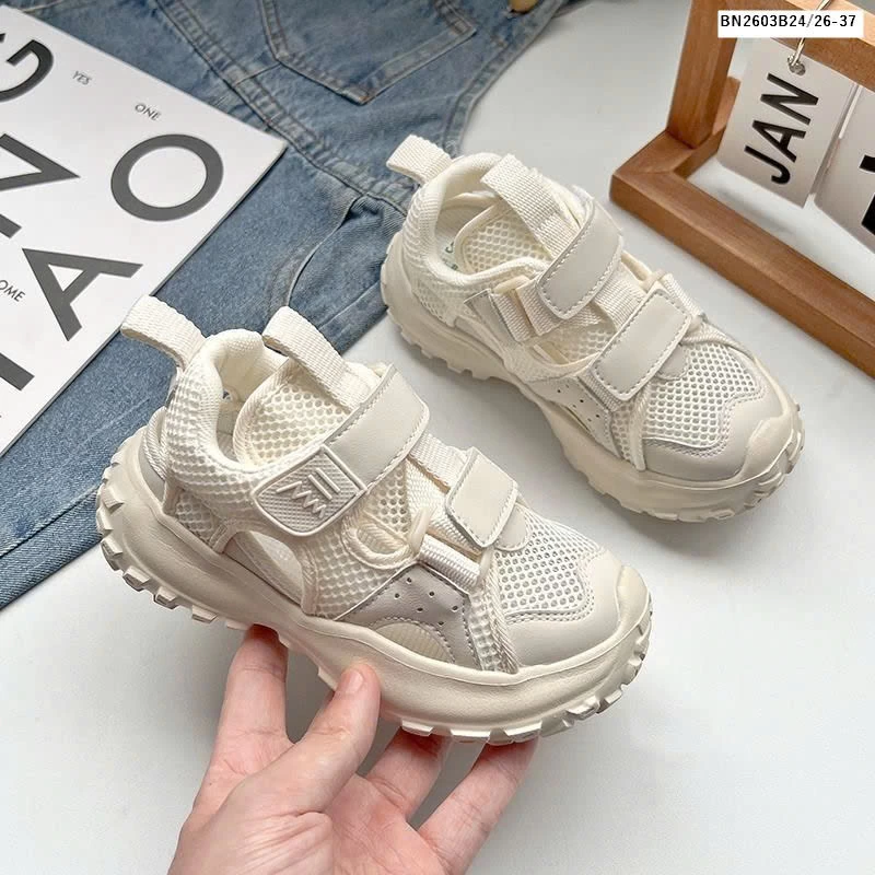 GIÀY THỂ THAO THOÁNG KHÍ