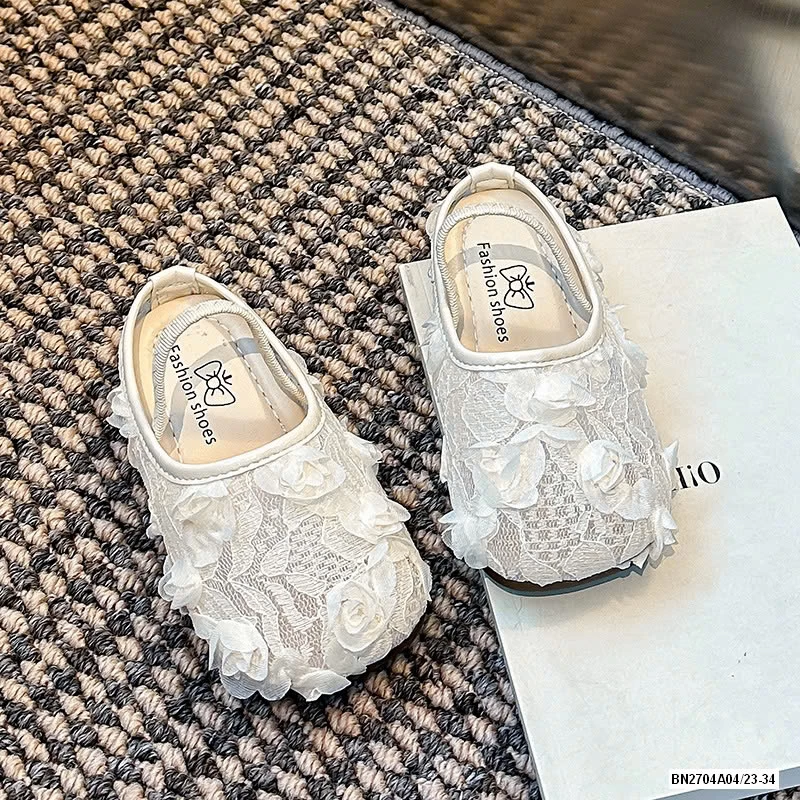 SỤC REN THÊU HOA BÉ GÁI