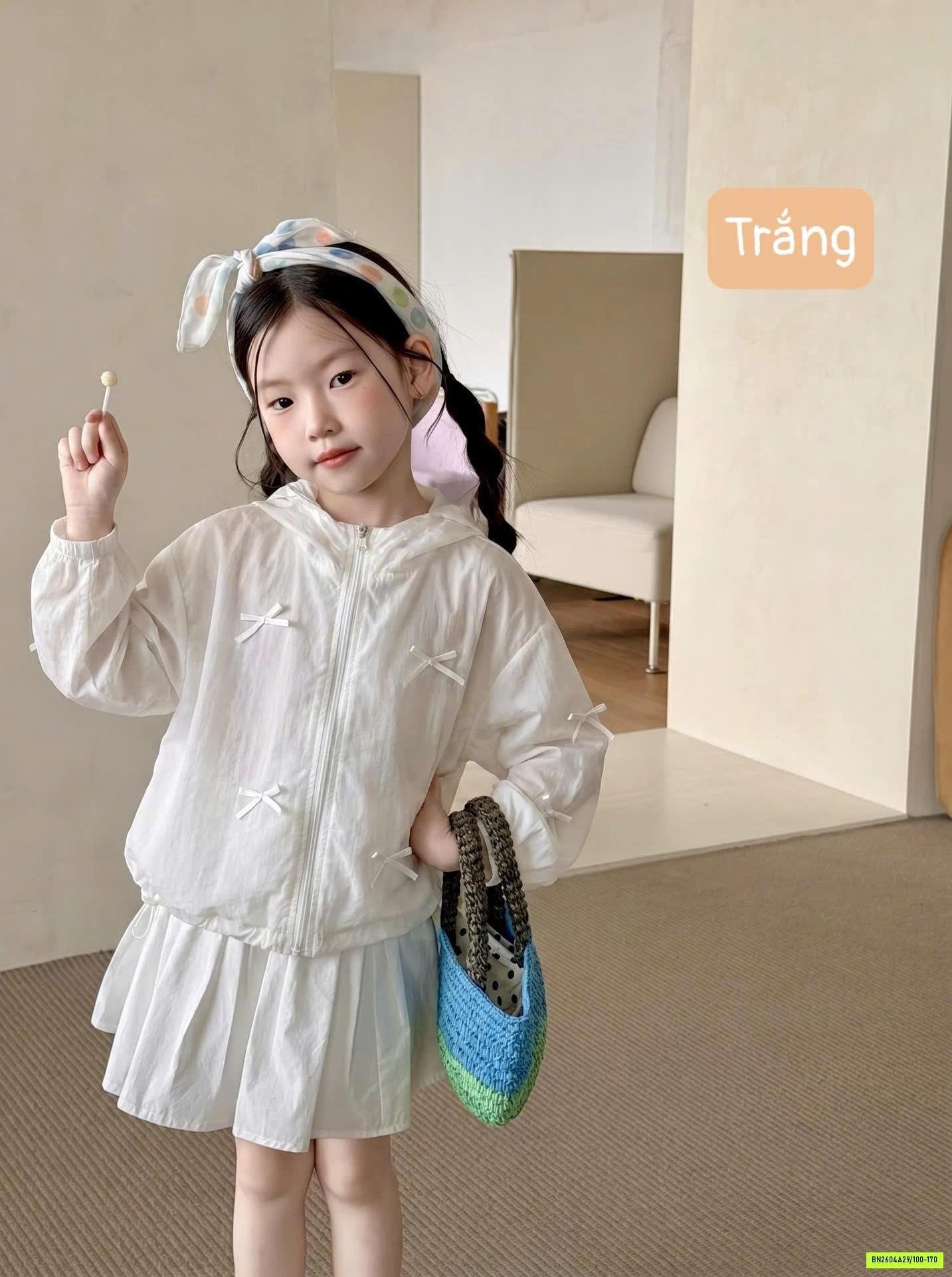 KHOÁC GIÓ CHỐNG NẮNG GẮN NƠ 26B045 AMBB