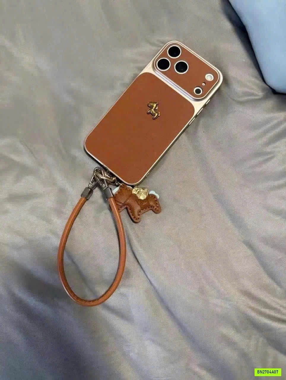 ỐP ĐT NGỰA KÈM DÂY CHARM