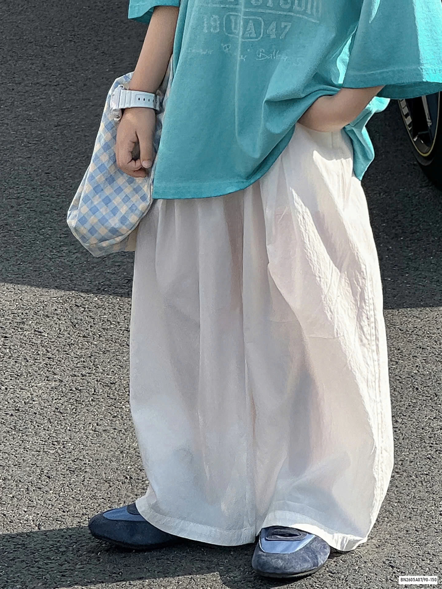 ÁO XANH CHỮ MIX QUẦN SUÔNG TRẮNG