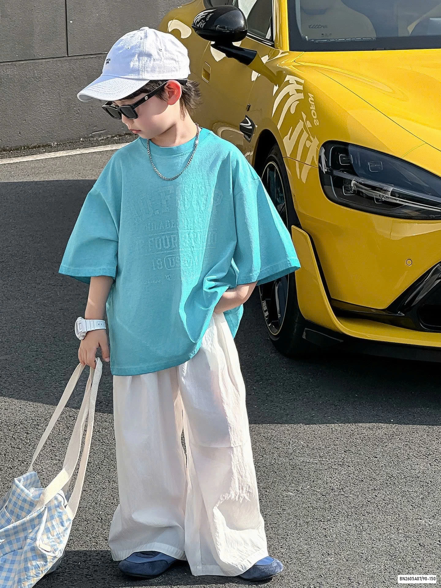 ÁO XANH CHỮ MIX QUẦN SUÔNG TRẮNG