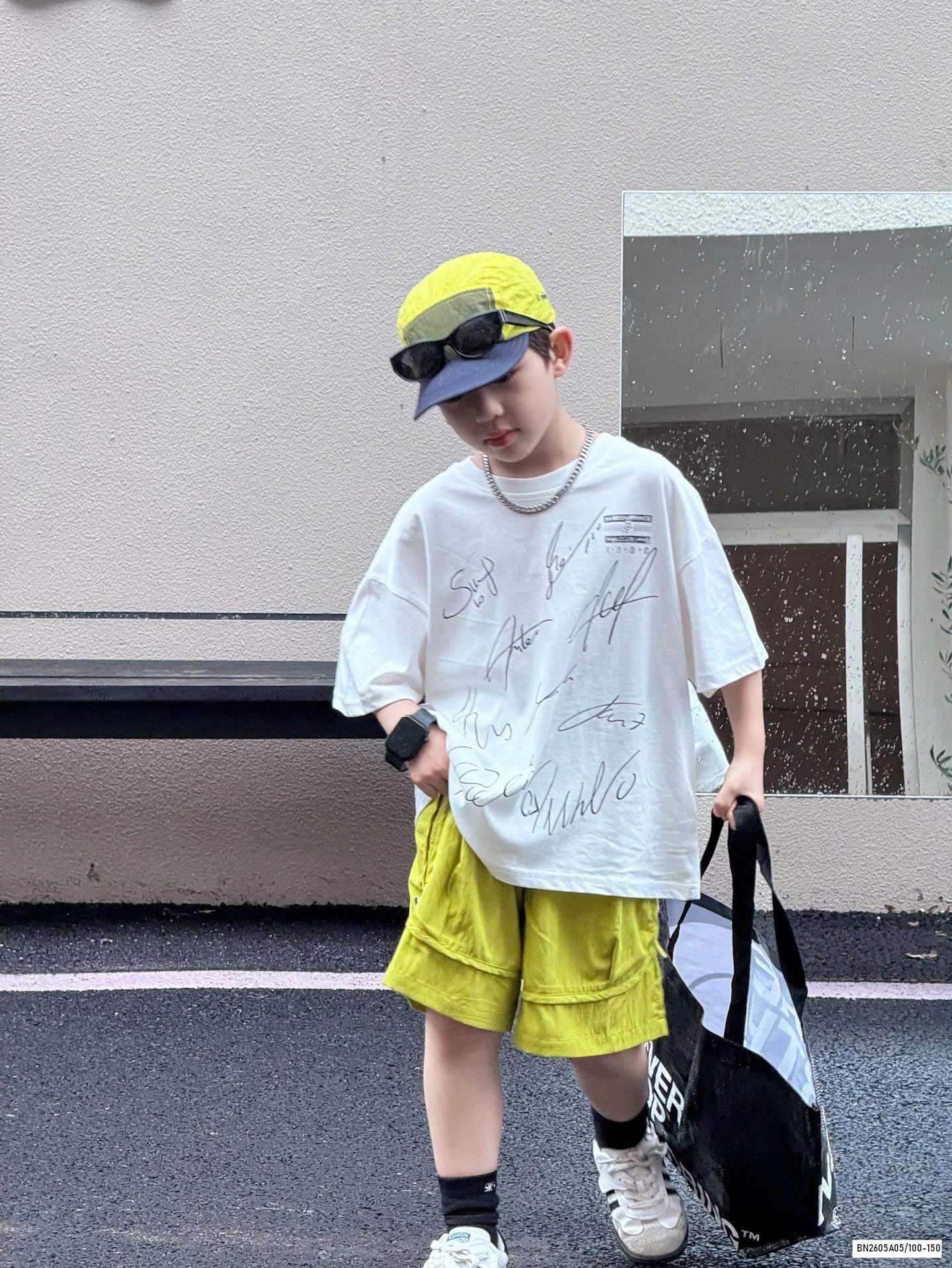 ÁO THUN TRẮNG CHỮ KÍ