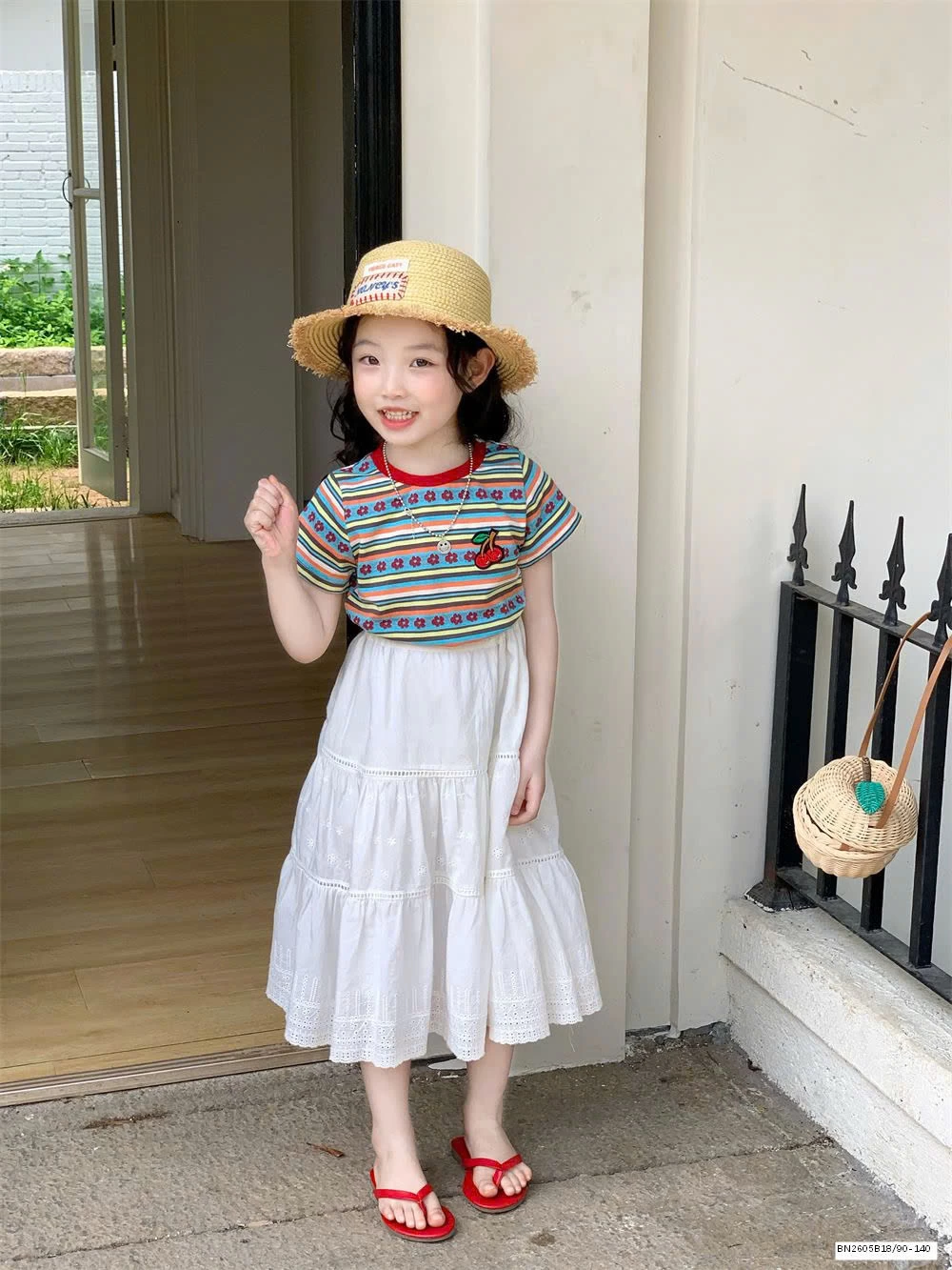 ÁO THUN HOA CẦU VỒNG MIX CHÂN VÁY TRẮNG