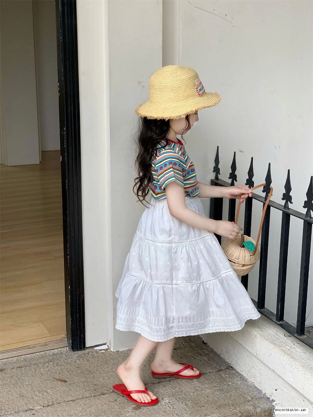 ÁO THUN HOA CẦU VỒNG MIX CHÂN VÁY TRẮNG