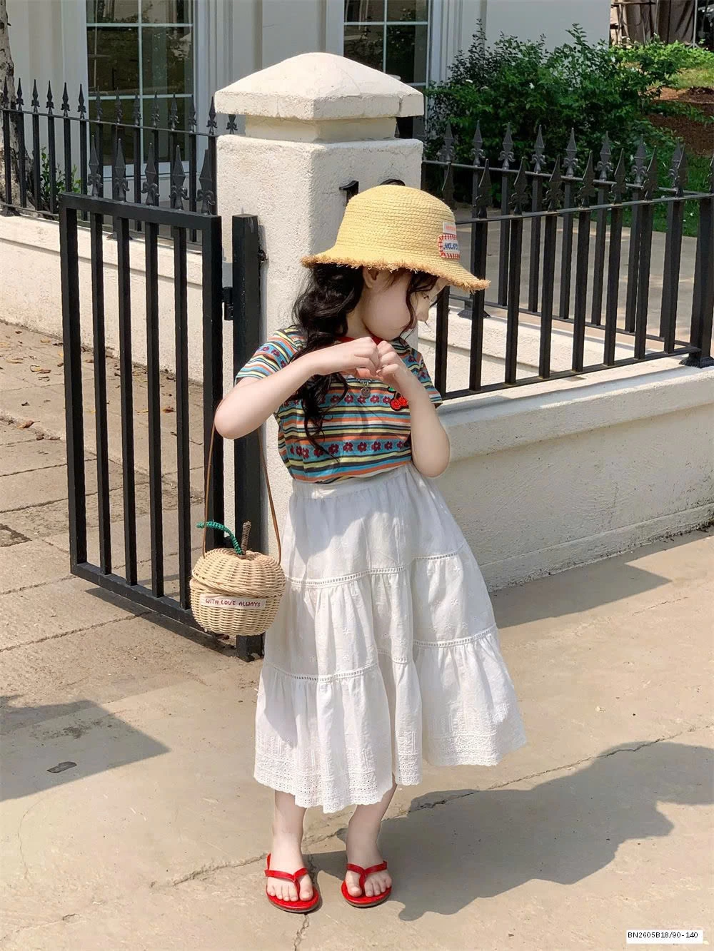 ÁO THUN HOA CẦU VỒNG MIX CHÂN VÁY TRẮNG