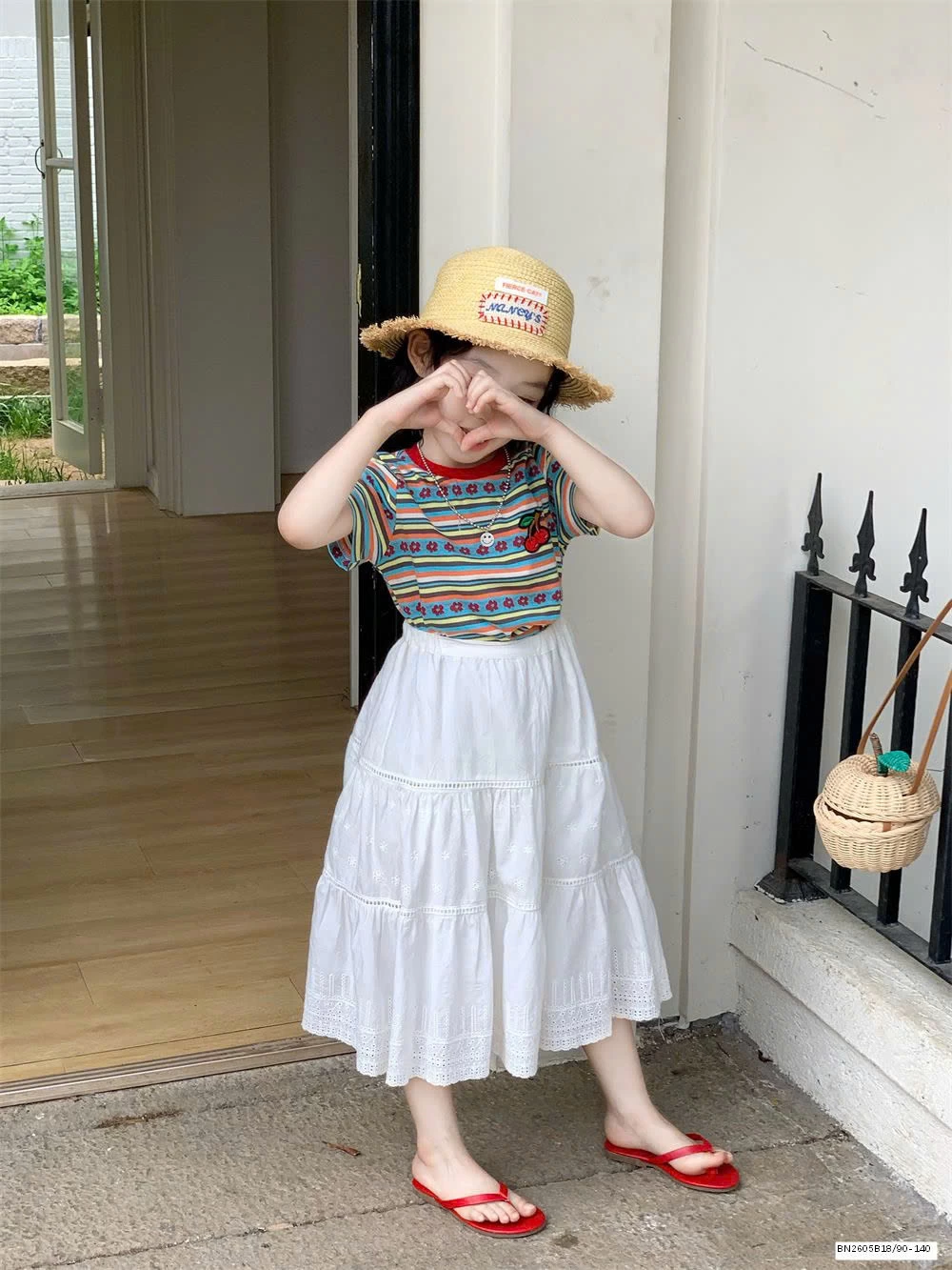 ÁO THUN HOA CẦU VỒNG MIX CHÂN VÁY TRẮNG