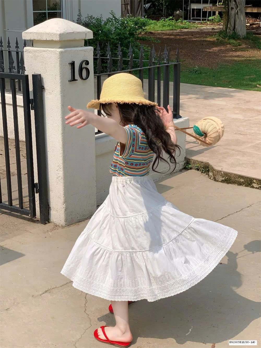 ÁO THUN HOA CẦU VỒNG MIX CHÂN VÁY TRẮNG