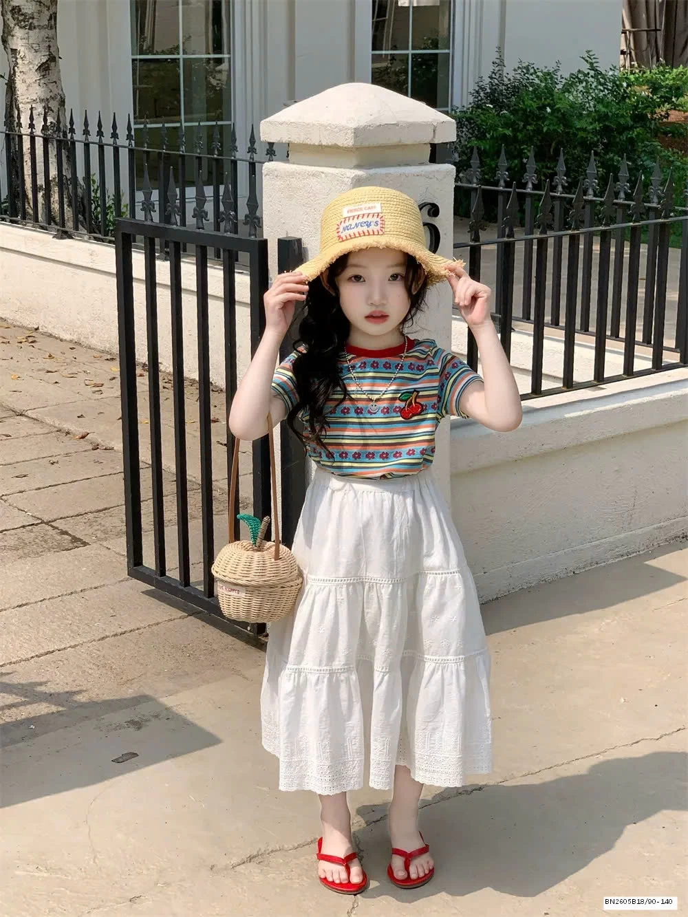 ÁO THUN HOA CẦU VỒNG MIX CHÂN VÁY TRẮNG