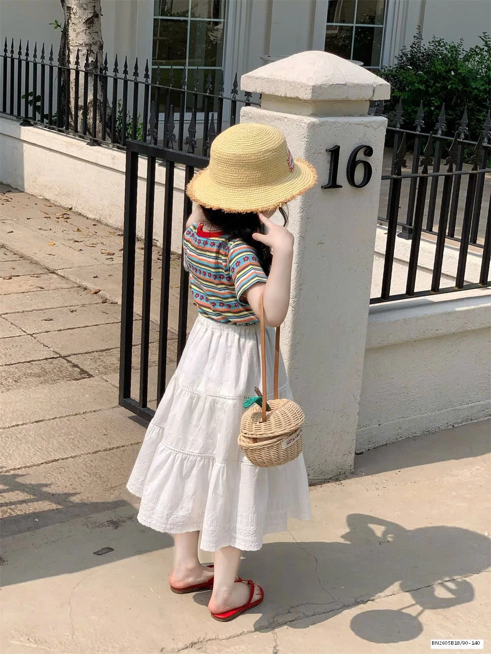 ÁO THUN HOA CẦU VỒNG MIX CHÂN VÁY TRẮNG