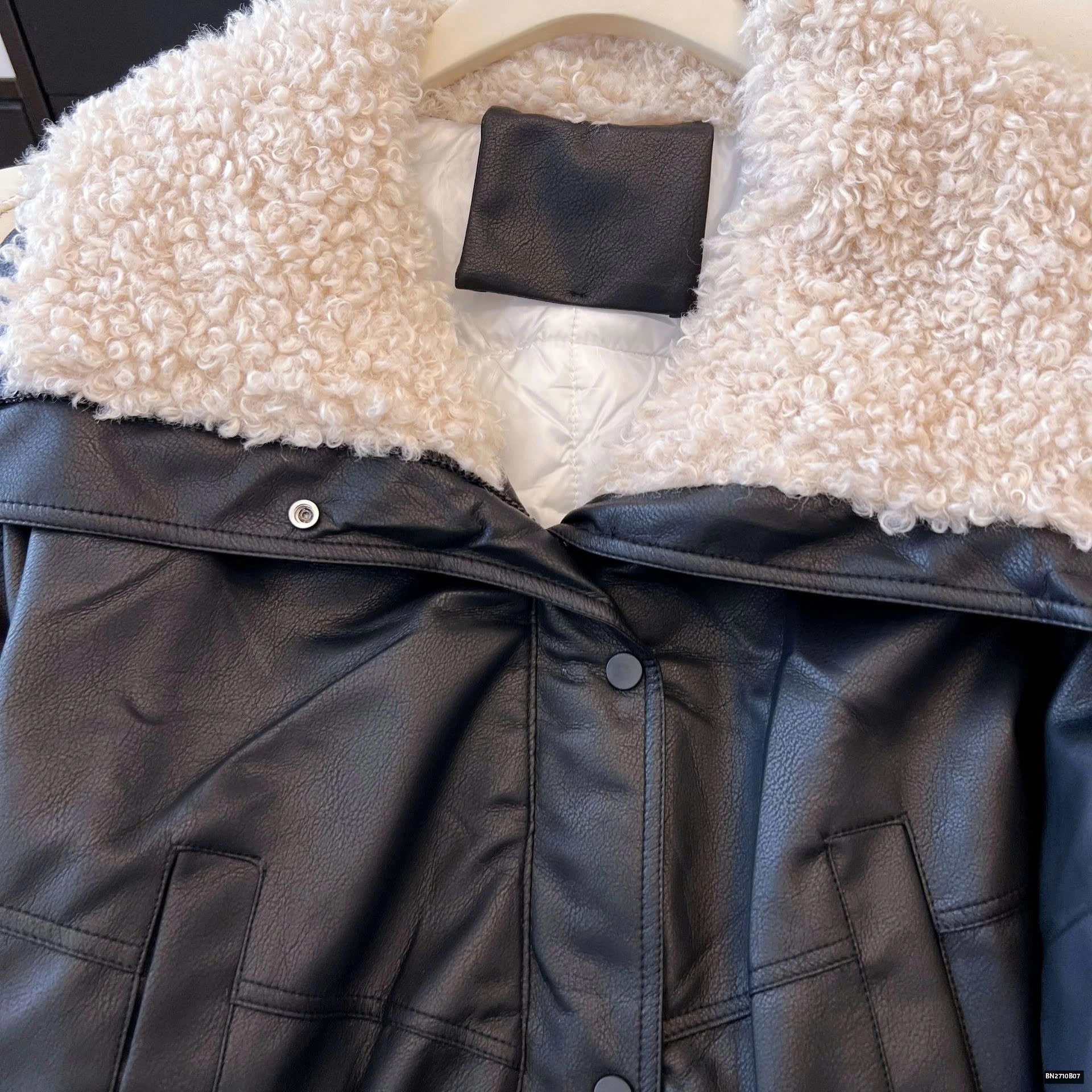 ÁO KHOÁC DA CỔ LÔNG CHO NỮ