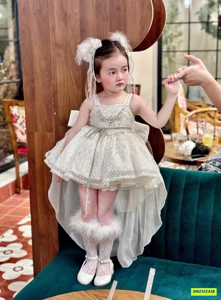 TẤT LƯỚI LOLLITA GẮN LÔNG VŨ