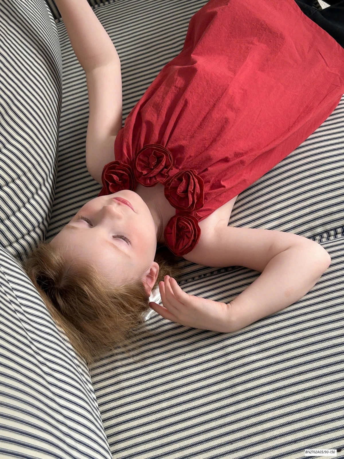 ÁO YẾM CỔ HOA HỒNG