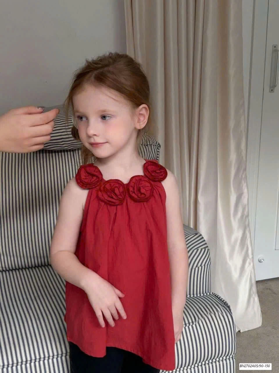 ÁO YẾM CỔ HOA HỒNG