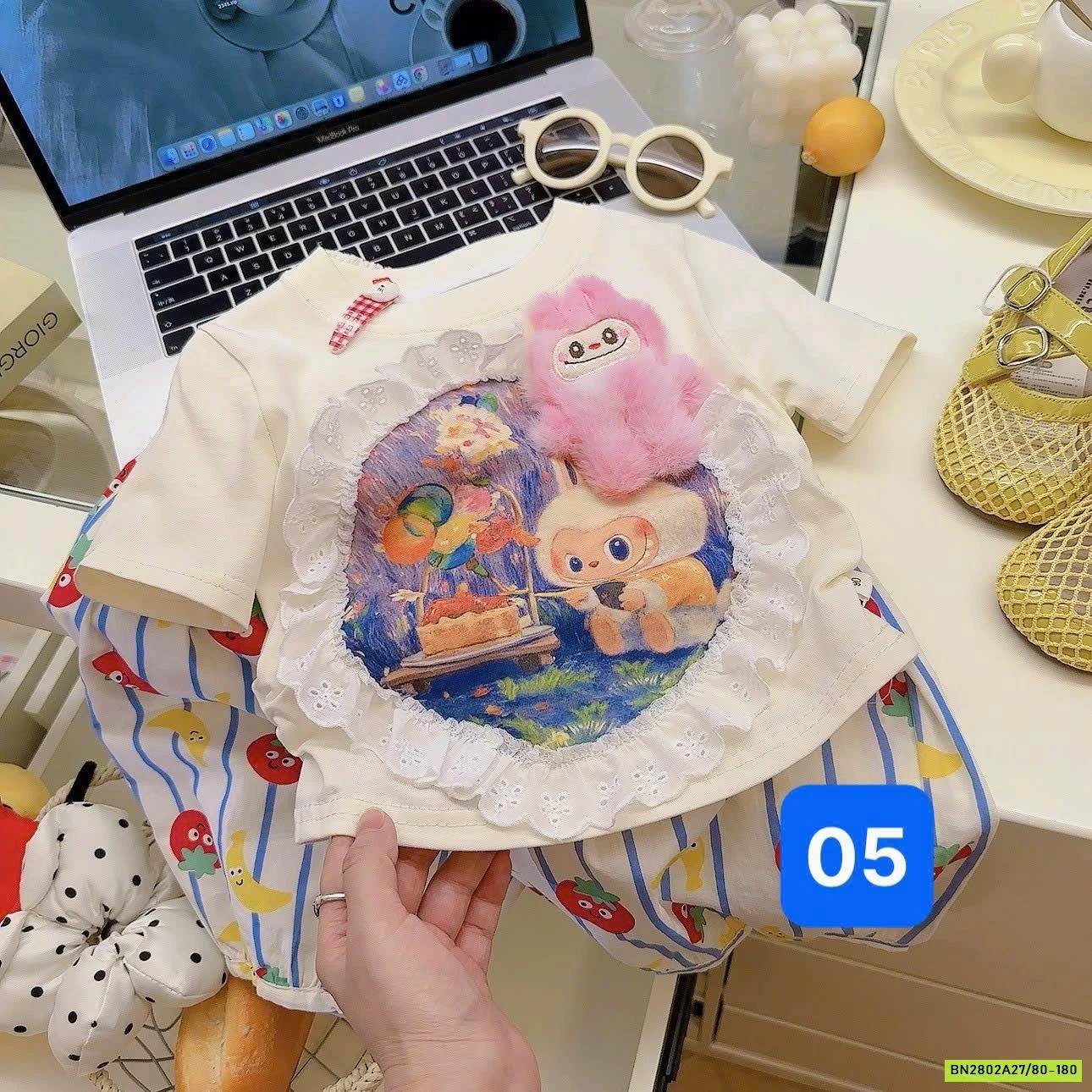 ÁO THUN GẮN GẤU BÔNG DỄ THƯƠNG