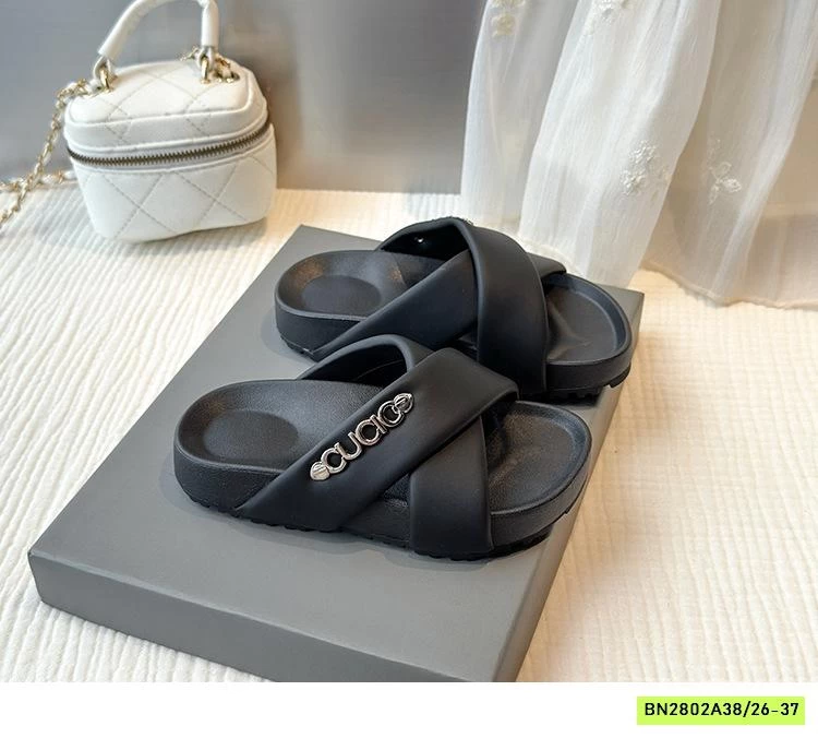 DÉP LÊ QUAI CHÉO ĐẾ BÁNH MỲ