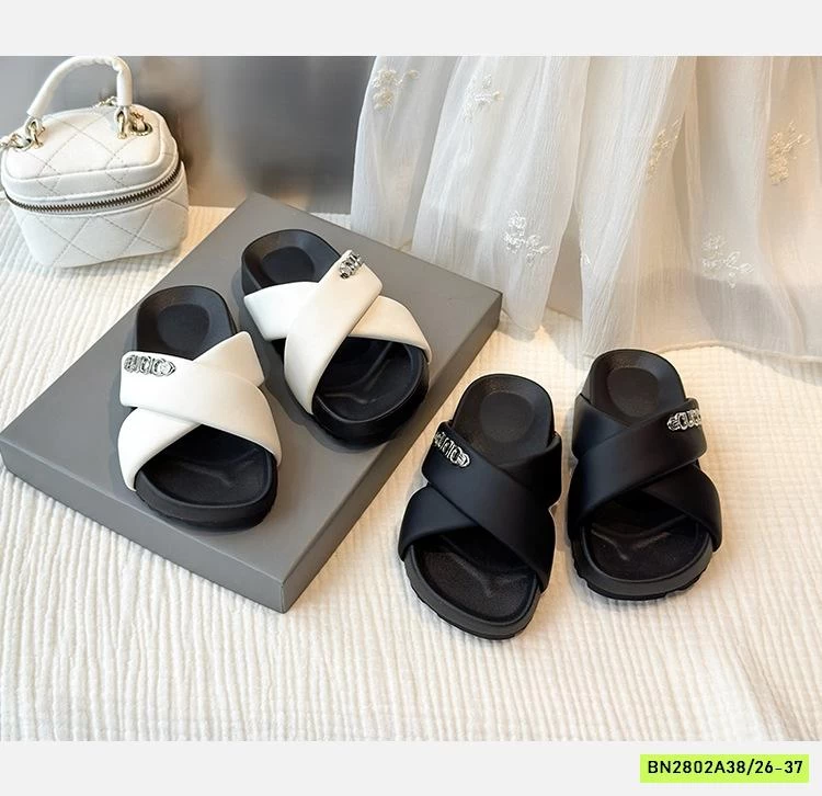 DÉP LÊ QUAI CHÉO ĐẾ BÁNH MỲ