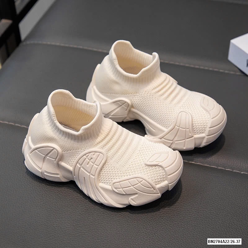 GIÀY THỂ THAO CỔ LEN CHUN