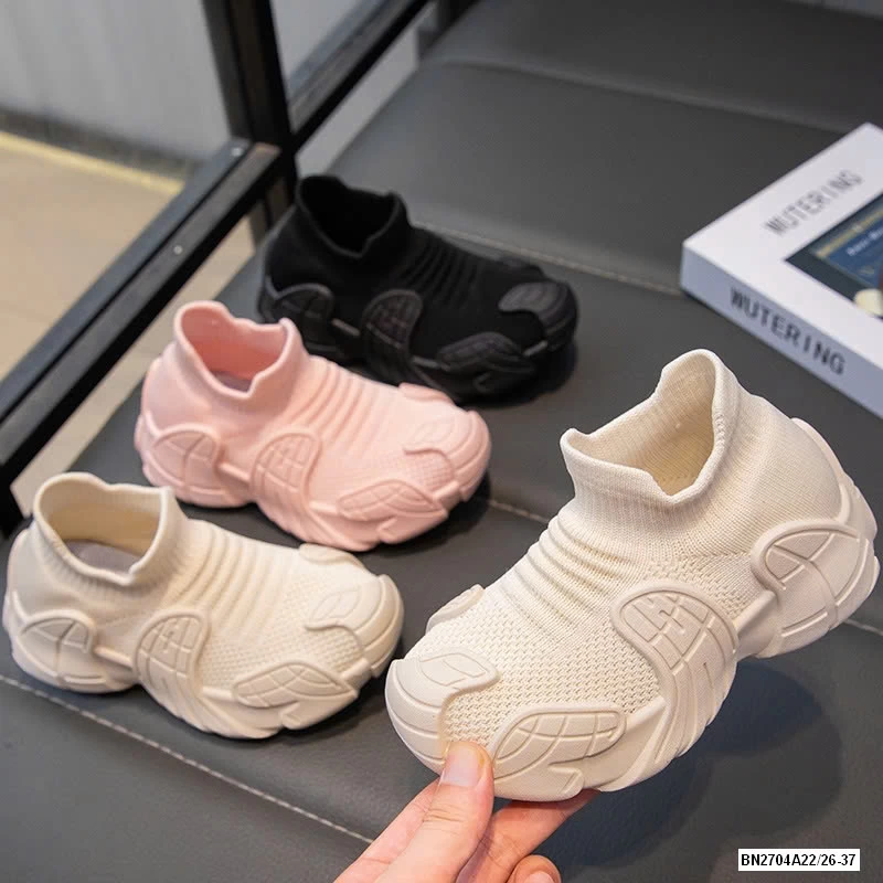 GIÀY THỂ THAO CỔ LEN CHUN