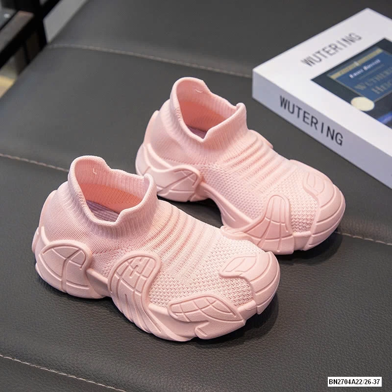 GIÀY THỂ THAO CỔ LEN CHUN