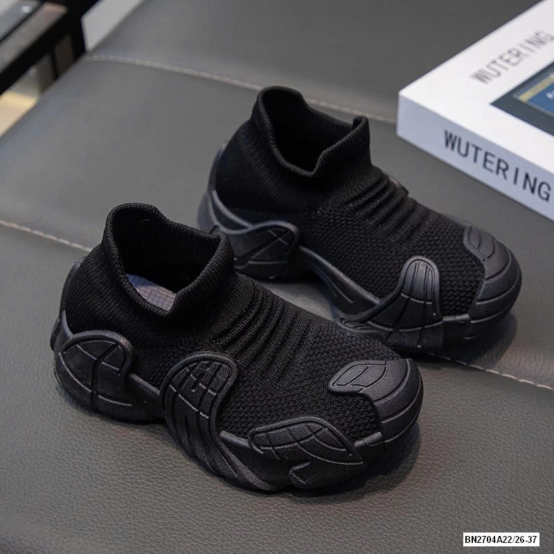 GIÀY THỂ THAO CỔ LEN CHUN