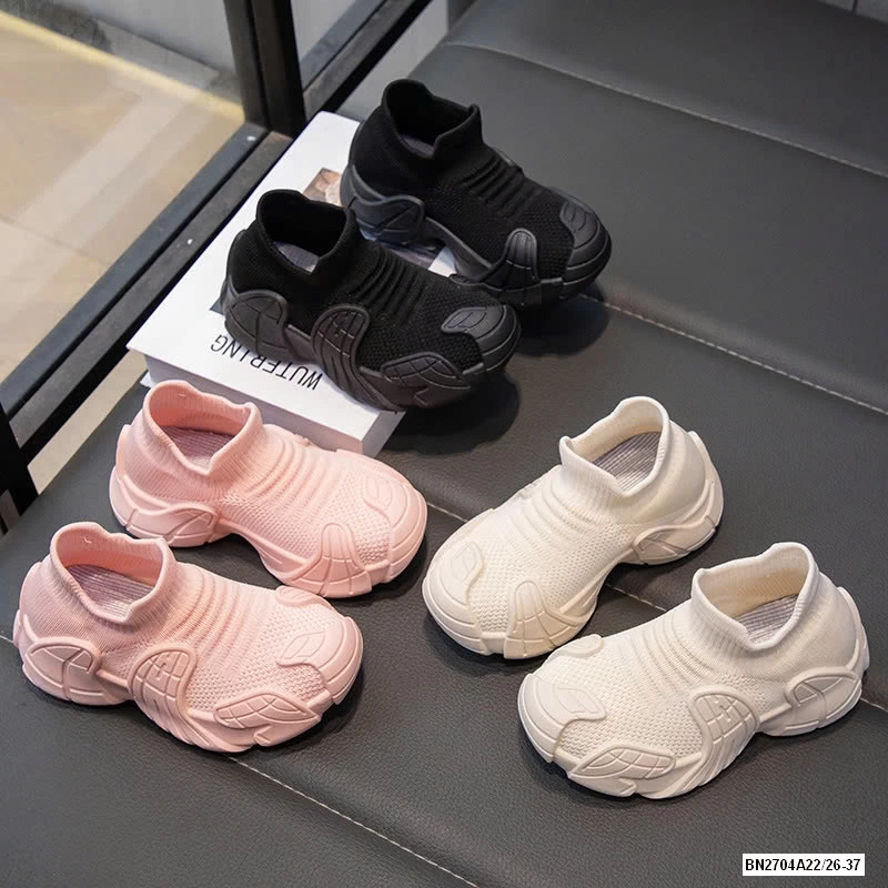 GIÀY THỂ THAO CỔ LEN CHUN