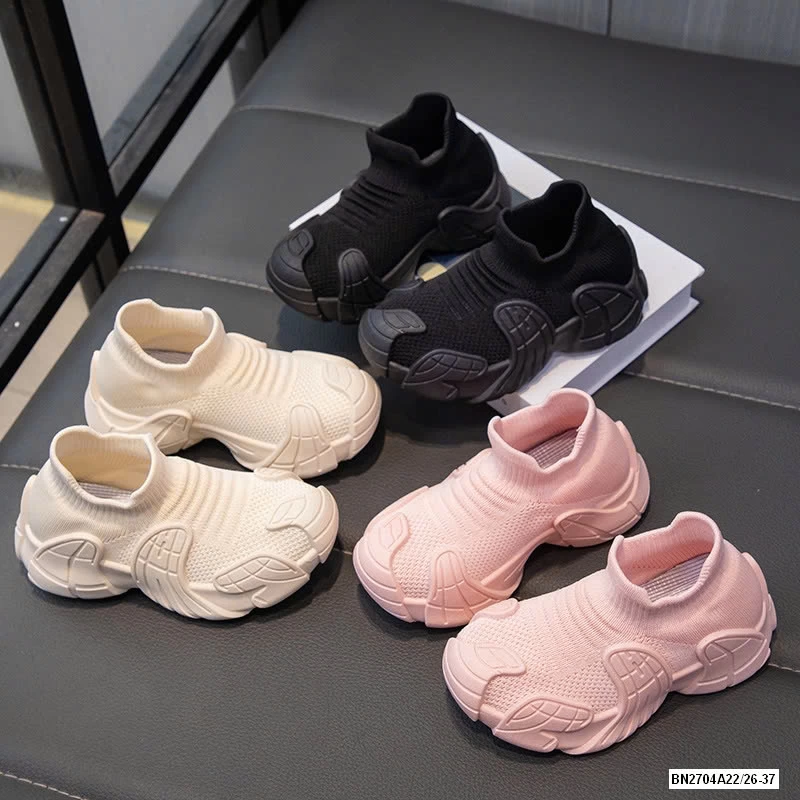 GIÀY THỂ THAO CỔ LEN CHUN